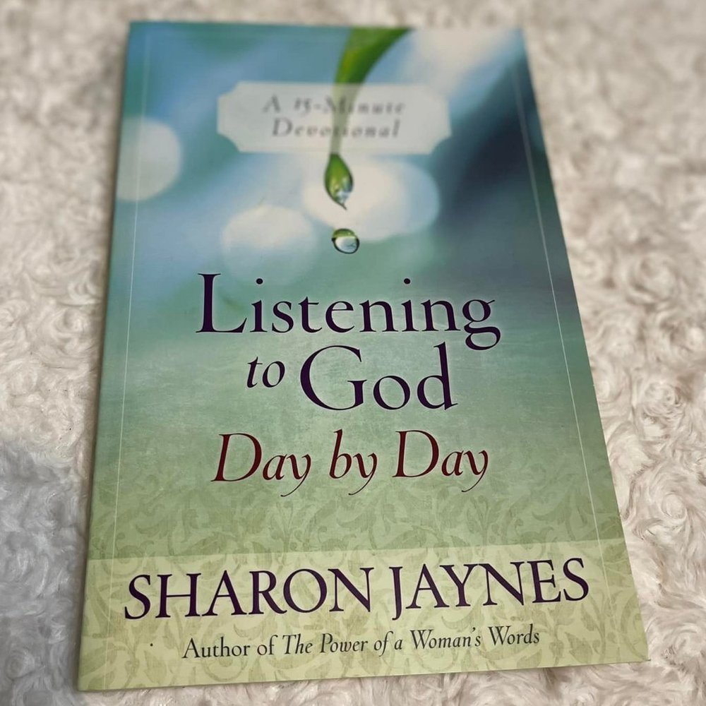 Listening to God Day by Day : Sharon Jaynes Devotional